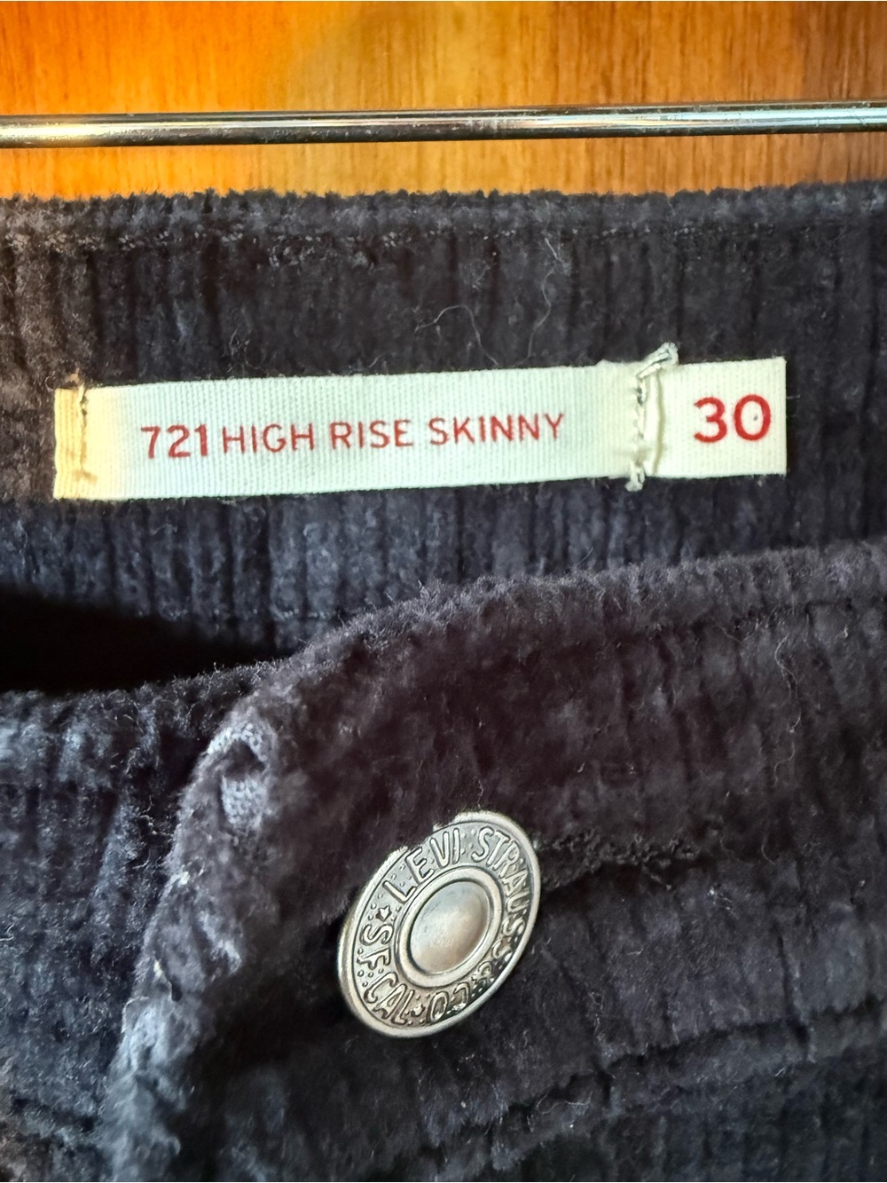 Levi's Women's Black Skinny Corduroy Jeans - Picture 3 of 4